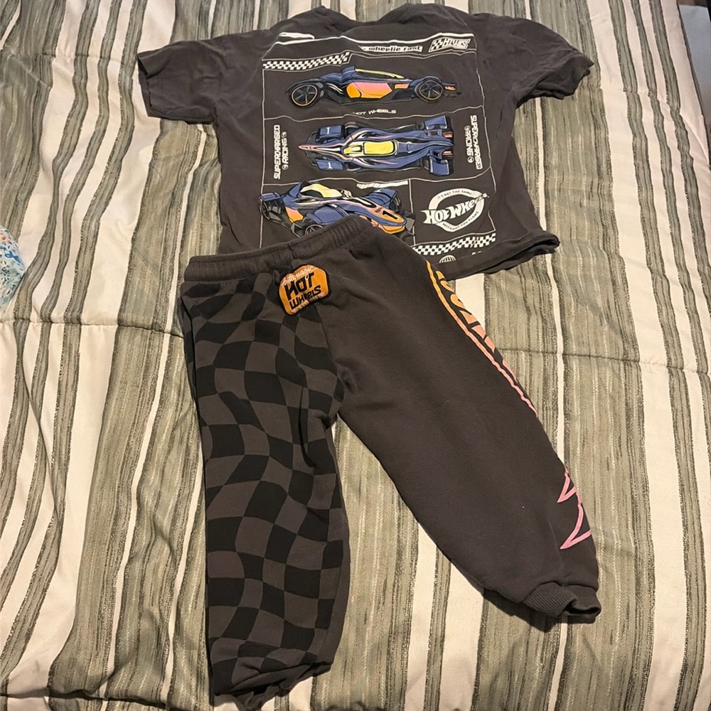Hot Wheels Zara 2 piece set